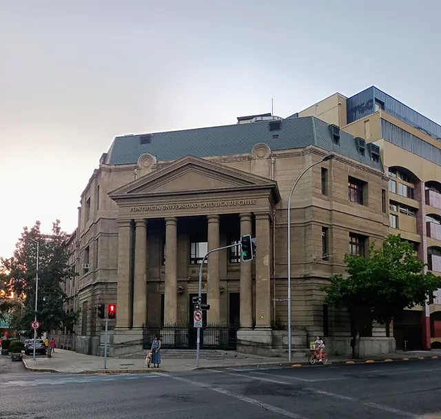 Pontificia Universidad Católica de Chile — widok 3