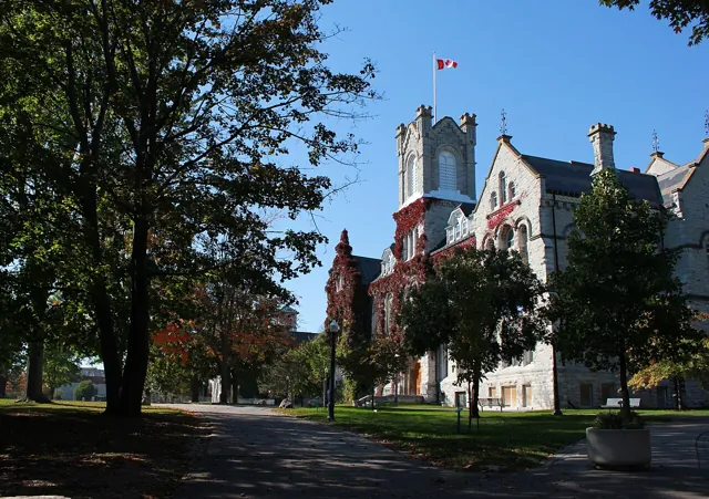 Queen's University (Kingston, Kanada) — widok 3