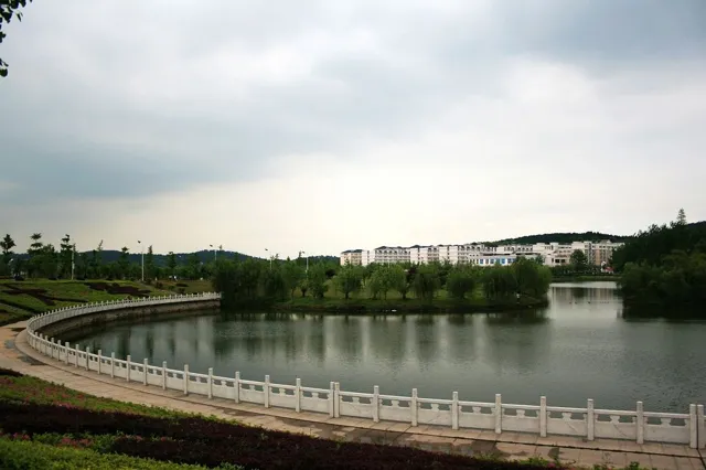 Huazhong University of Science and Technology — widok 4