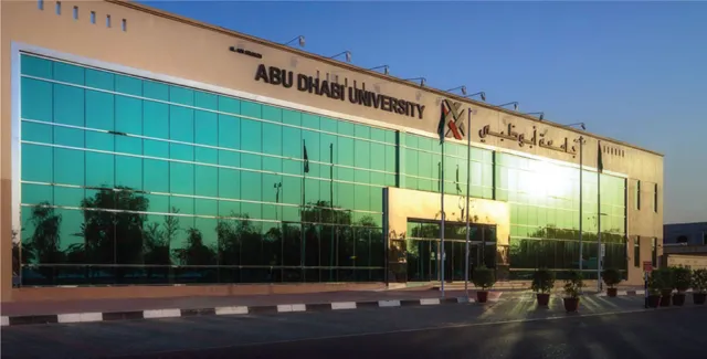 Abu Dhabi University — widok 3
