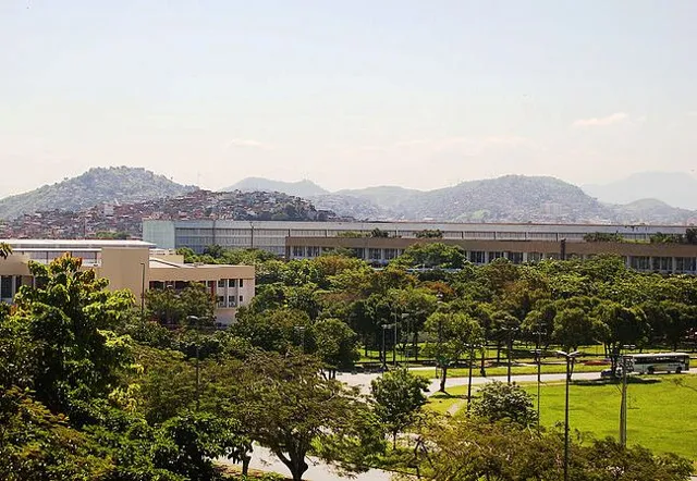 Uniwersytet Federalny Rio de Janeiro — widok 4