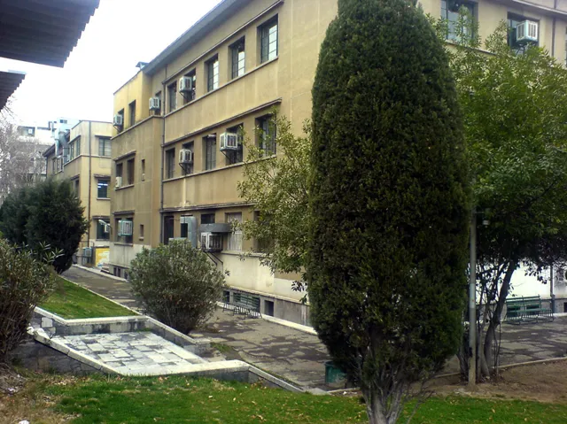 Uniwersytet Teherański — widok 4