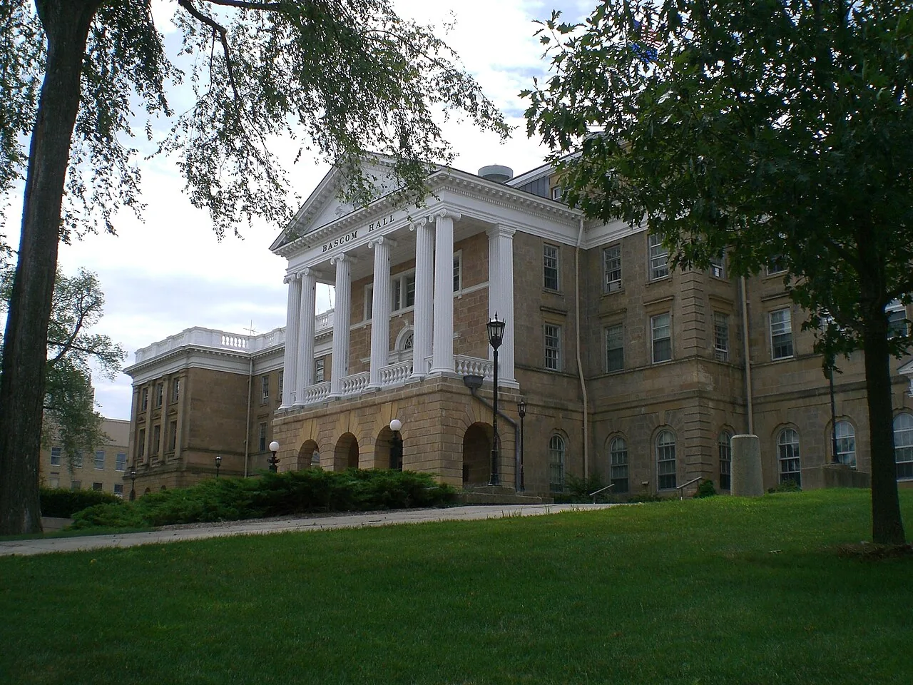 University of Wisconsin–Madison — kampus