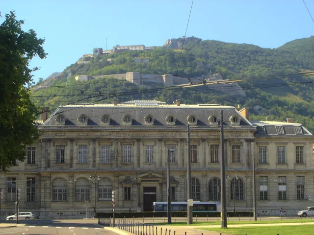 Université Grenoble Alpes — widok 2